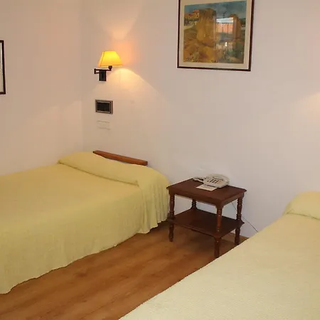 Hotel Anexo Infantes 3*