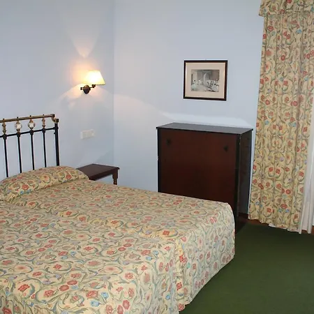 Hotel Anexo Infantes 3*
