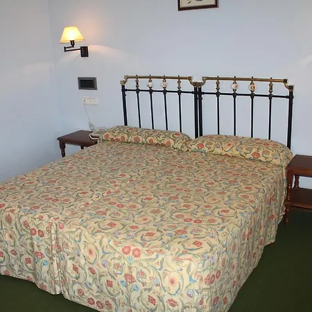 Hotel Anexo Infantes 3*